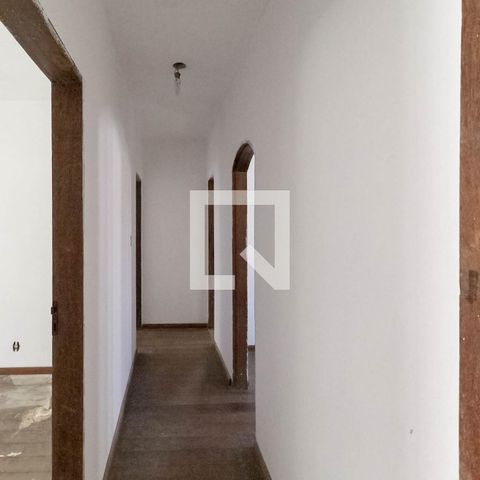 Casa à venda com 220m², 3 quartos e 3 vagasCorredor