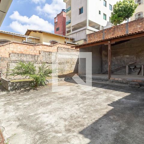 Casa à venda com 220m², 3 quartos e 3 vagasQuintal