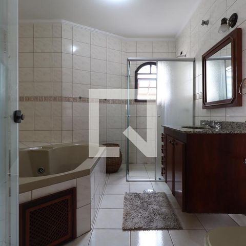 Casa para alugar com 218m², 3 quartos e 3 vagasBanheiro 3