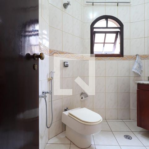 Casa para alugar com 218m², 3 quartos e 3 vagasBanheiro
