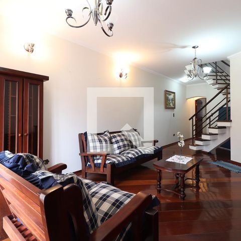 Casa para alugar com 218m², 3 quartos e 3 vagasSala