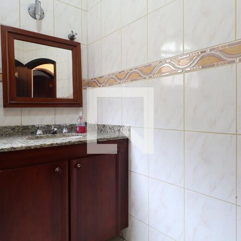 Casa para alugar com 218m², 3 quartos e 3 vagasBanheiro