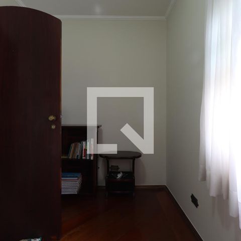 Casa para alugar com 218m², 3 quartos e 3 vagasQuarto