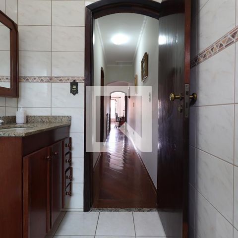 Casa para alugar com 218m², 3 quartos e 3 vagasBanheiro 2
