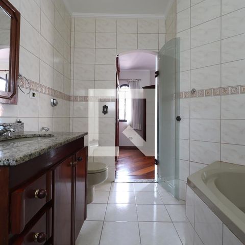Casa para alugar com 218m², 3 quartos e 3 vagasBanheiro 3