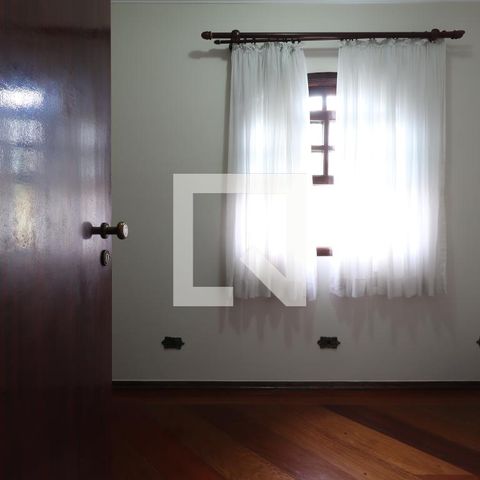 Casa para alugar com 218m², 3 quartos e 3 vagasQuarto
