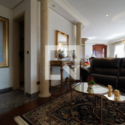 Casa à venda com 331m², 4 quartos e 4 vagasSala 1