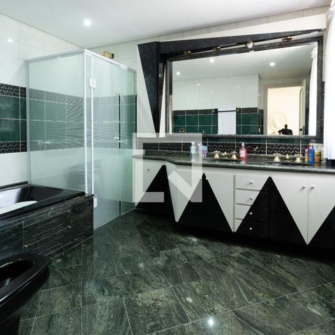Casa à venda com 331m², 4 quartos e 4 vagasBanheiro Suite 1