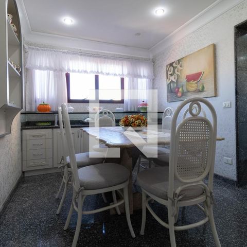 Casa à venda com 331m², 4 quartos e 4 vagasCozinha