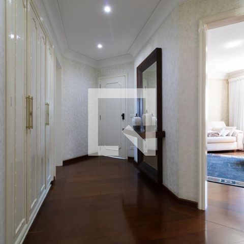 Casa à venda com 331m², 4 quartos e 4 vagasHall