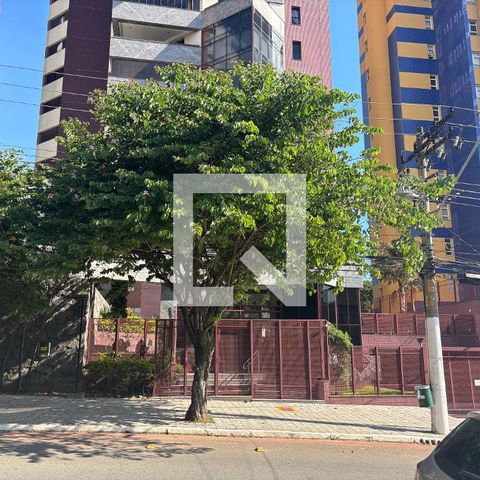 Casa à venda com 331m², 4 quartos e 4 vagasFachada