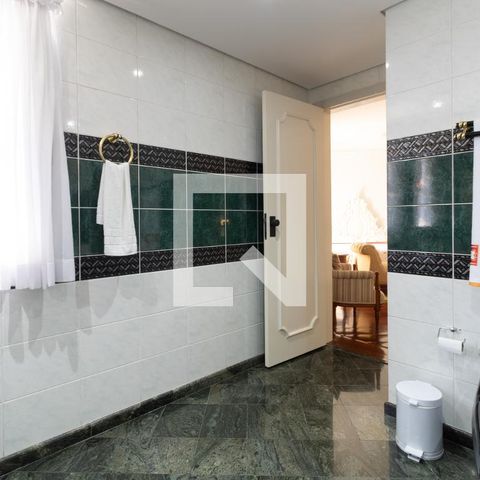 Casa à venda com 331m², 4 quartos e 4 vagasBanheiro Suite 1