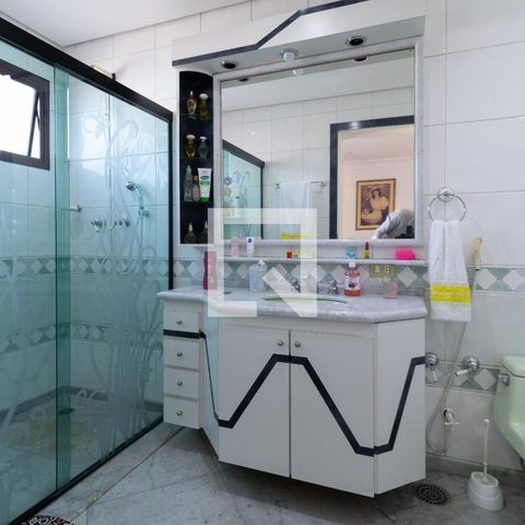 Casa à venda com 331m², 4 quartos e 4 vagasBanheiro Suite 3