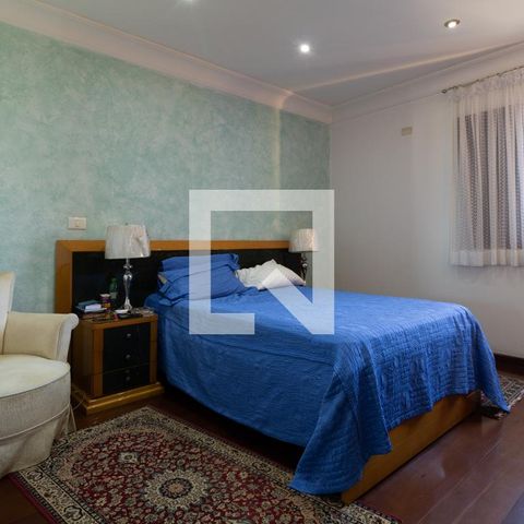 Casa à venda com 331m², 4 quartos e 4 vagasSuíte 2