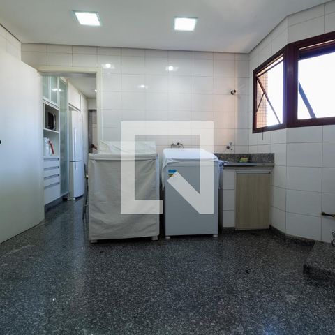 Casa à venda com 331m², 4 quartos e 4 vagasCozinha