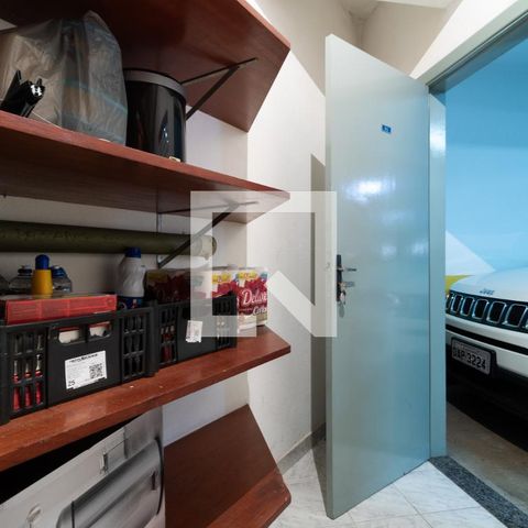 Casa à venda com 331m², 4 quartos e 4 vagasQuarto de Serviço