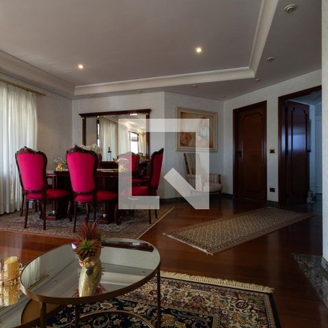 Casa à venda com 331m², 4 quartos e 4 vagasSala 1