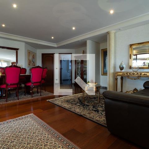 Casa à venda com 331m², 4 quartos e 4 vagasSala 1