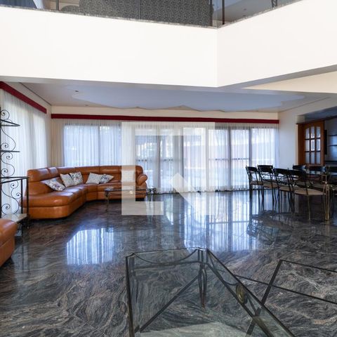 Casa à venda com 331m², 4 quartos e 4 vagasÁrea comum - Salão de festas