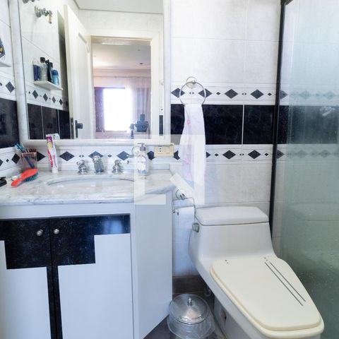 Casa à venda com 331m², 4 quartos e 4 vagasBanheiro Suite 2