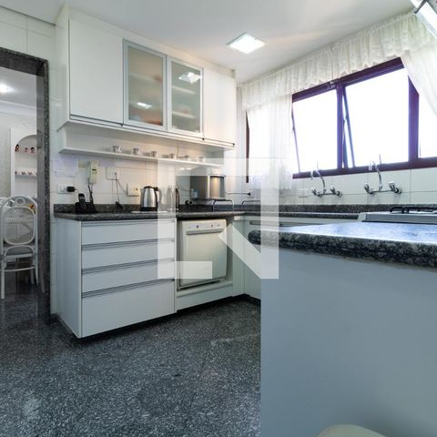 Casa à venda com 331m², 4 quartos e 4 vagasCozinha