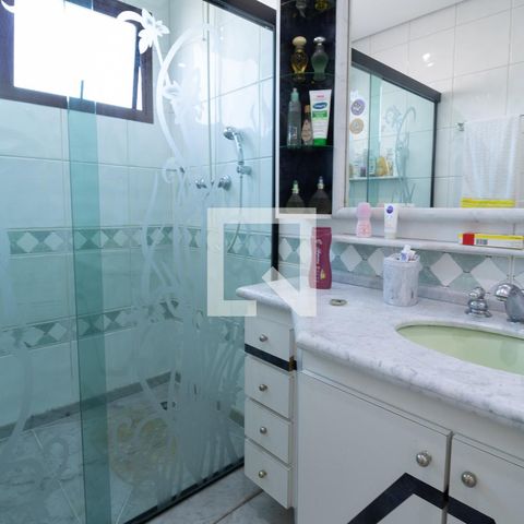 Casa à venda com 331m², 4 quartos e 4 vagasBanheiro Suite 3