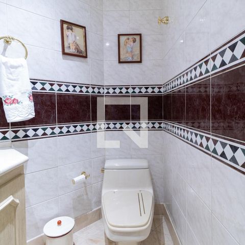 Casa à venda com 331m², 4 quartos e 4 vagasBanheiro Social 