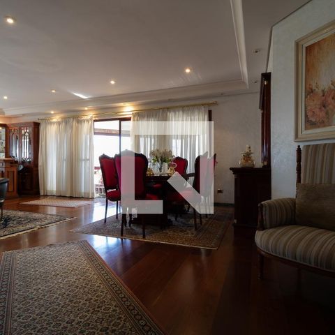 Casa à venda com 331m², 4 quartos e 4 vagasSala 1