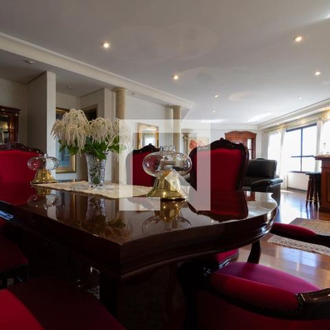 Casa à venda com 331m², 4 quartos e 4 vagasSala 1