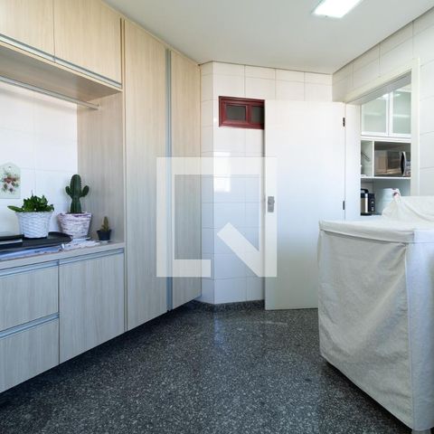 Casa à venda com 331m², 4 quartos e 4 vagasCozinha