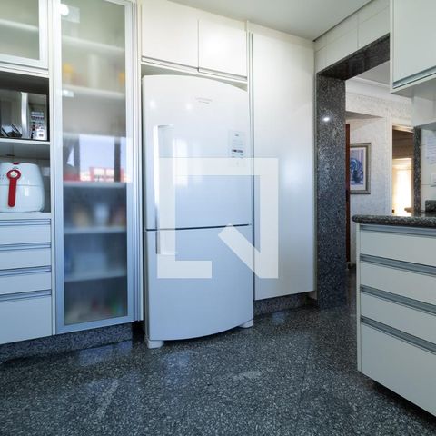 Casa à venda com 331m², 4 quartos e 4 vagasCozinha