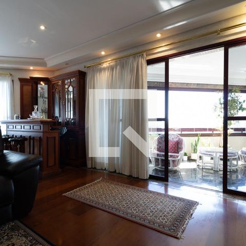 Casa à venda com 331m², 4 quartos e 4 vagasSala 1