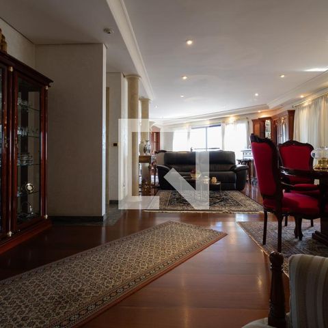Casa à venda com 331m², 4 quartos e 4 vagasSala 1