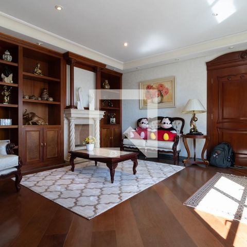 Casa à venda com 331m², 4 quartos e 4 vagasSala 1