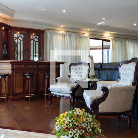 Casa à venda com 331m², 4 quartos e 4 vagasSala 1