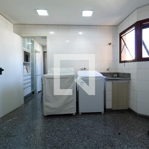 Casa à venda com 331m², 4 quartos e 4 vagasCozinha