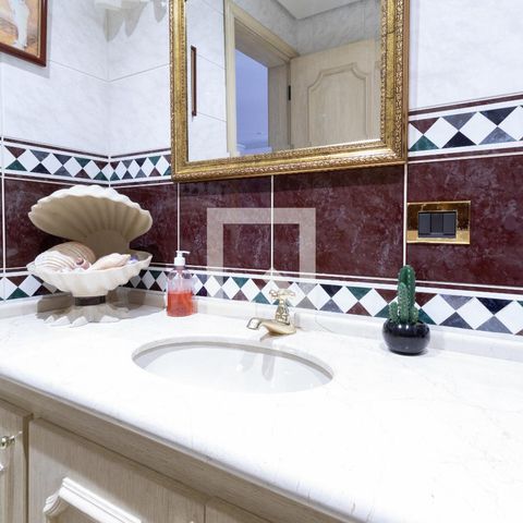 Casa à venda com 331m², 4 quartos e 4 vagasBanheiro Social 