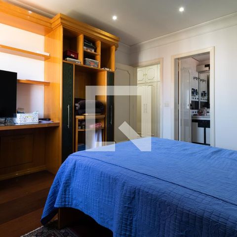 Casa à venda com 331m², 4 quartos e 4 vagasSuíte 2