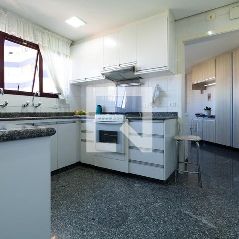 Casa à venda com 331m², 4 quartos e 4 vagasCozinha