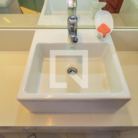Apartamento à venda com 238m², 4 quartos e 4 vagasBanheiro da Suíte 2