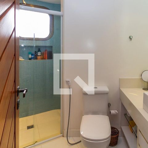 Apartamento à venda com 238m², 4 quartos e 4 vagasBanheiro da Suíte 2