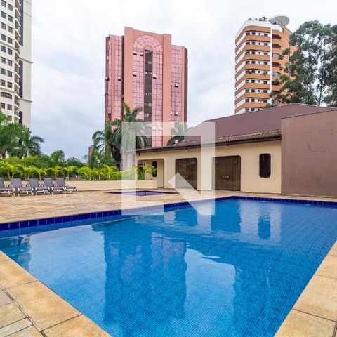 Apartamento à venda com 238m², 4 quartos e 4 vagasÁrea comum - Piscina