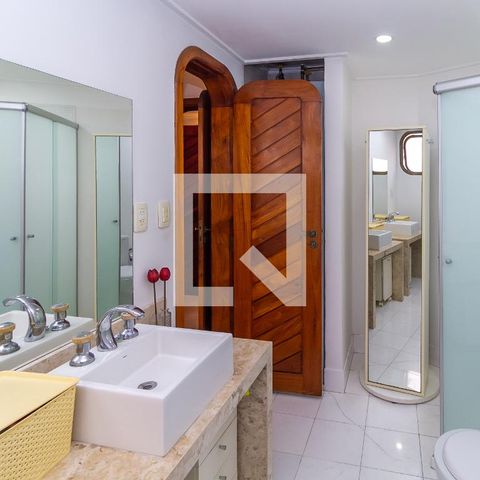 Apartamento à venda com 238m², 4 quartos e 4 vagasBanheiro da Suíte 1