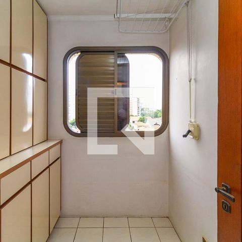 Apartamento à venda com 238m², 4 quartos e 4 vagasQuarto de Serviço