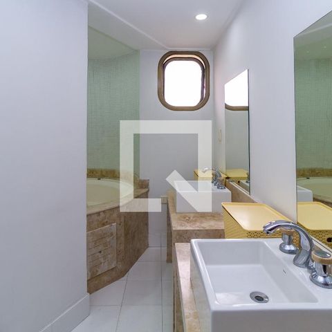Apartamento à venda com 238m², 4 quartos e 4 vagasBanheiro da Suíte 1
