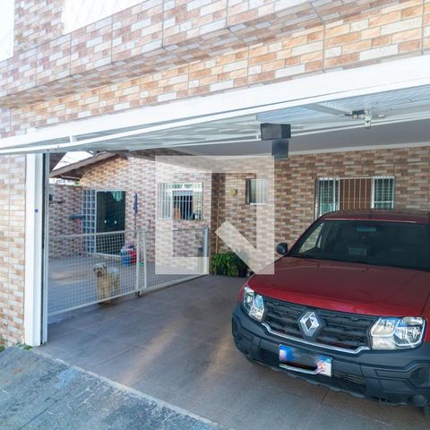 Casa à venda com 70m², 3 quartos e 3 vagasFachada