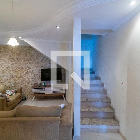 Casa à venda com 70m², 3 quartos e 3 vagasSala