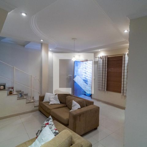 Casa à venda com 70m², 3 quartos e 3 vagasSala