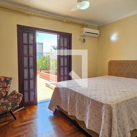 Casa para alugar com 250m², 4 quartos e 4 vagasSuite