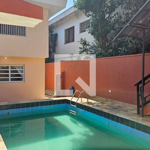 Casa para alugar com 250m², 4 quartos e 4 vagasPiscina